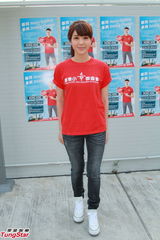 组图：官恩娜否认被林峰摸胸 澄清与旧爱复合