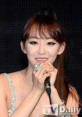 组图：SISTAR为新专辑造势 艳丽舞衣玩性感