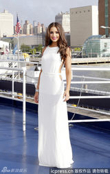 环球小姐奥利维亚庆生 大口吃蛋糕形象全无(图)