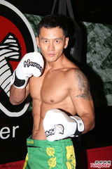 组图：肌肉男顾又铭自曝50万被包陪游