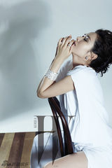 组图：韩女星孙艺珍最新广告写真 展现高贵优雅