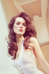 组图：超模Viktoriya写真半裸上阵 电眼迷人