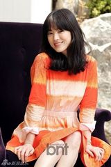 组图：宋慧乔春意写真俏丽 赞赵寅成哭技了得