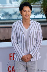 组图：《如父如子》记者会 福山雅治携两美现身