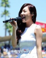 组图：少女时代宋承宪等捧场美国职业棒球比赛