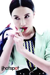 幻灯图集：小宋佳登杂志封面 优雅演绎多面娇娃