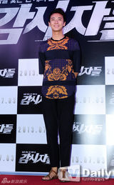 组图：朴有天宋仲基等助阵试映 全明星闪耀