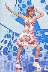 组图：韩团2NE1《M countdown》打榜拿第一