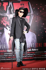 高清图：GD格格巫造型台北造势 笑称拄拐帅