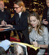 组图：杨紫琼出席活动 朱莉挺孕肚获皮特护驾亮相