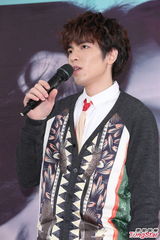 组图：萧敬腾为流浪猫狗证婚 爱猫成痴领养四只