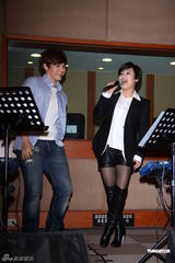 组图：黄小琥萧煌奇开唱 王彩桦任嘉宾尺度无上限