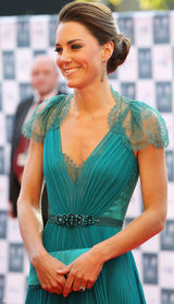 组图：英国凯特王妃蕾丝礼服亮相皇家音乐会