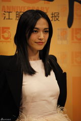 组图：姚晨婚后首度公开亮相