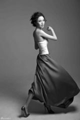 组图：张萌动静皆宜绽放性感与优雅