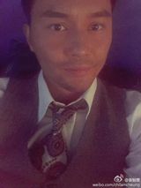 组图：“帅气机长”张智霖微博生活照集锦