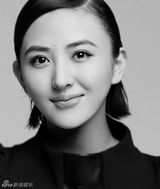 组图：徐飒黑白系写真 展清新魅惑双重魅力