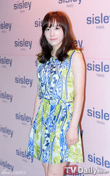 组图：少女时代泰妍尹世雅等出席化妆品新品问世会