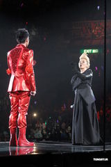 高清组图：许志安香港性感开唱 郑秀文现身不许求婚