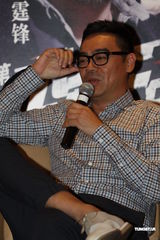 组图：刘青云宣传频耍宝 江一燕靓丽现身不慎走光