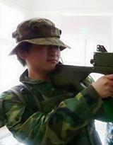 组图：牛群28岁教师儿子近照 名校毕业