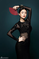 组图：蒋欣透视写真薄纱微露性感迷人