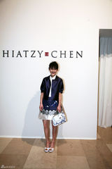 组图：It girl陈燃出席巴黎时装周中国品牌秀