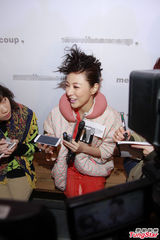 组图：刘心悠亮相时装发布会娇俏可爱