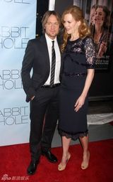 高清图：《兔子洞》纽约首映 妮可-基德曼携夫亮相