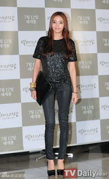 组图：韩彩英等亮相韩片《白瓷之人》试映会