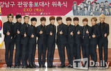 组图：EXO任韩国江南观光大使 推广韩流一条街