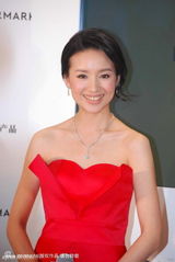 幻灯图：潘粤明董洁认购印儿子生日编码限量版钻石