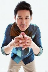 组图：立威廉杂志写真曝光 鬼马式笑容搞怪卖萌