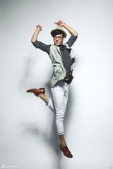 组图：马文龙时尚大片 娇艳复古彰显男儿魅力