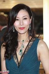 组图：李嘉欣性感亮相优雅妩媚