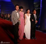 组图：李晨荣膺先锋人物称号 引领星尚红毯新风尚