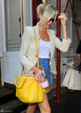 组图：卡麦隆-迪亚兹街拍牛仔短裤秀美腿