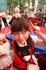 组图：SNH48巡回签唱走遍全国 成员甜美亮相