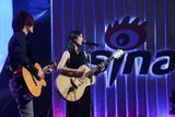 高清图集：新浪网络盛典 张悬深情演唱笑容满面
