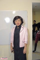 组图：谢天华化身欧洲王子搞笑亮相《福禄寿》