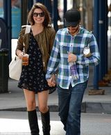 组图：吉伦希尔纽约街头牵手嫩模女友 恩爱甜蜜