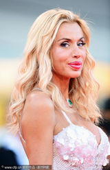 组图：搞怪vs唯美 威尼斯女星发型大巡礼