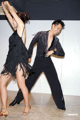 组图：钟汉良为粉丝见面会练舞 国标舞王再现