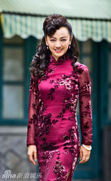 组图：《借枪》热播 罗海琼上演华丽旗袍秀展风姿