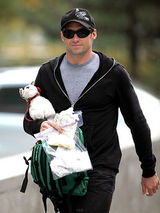 幻灯图集：好莱坞星踪集锦 贾斯汀挥杆为慈善