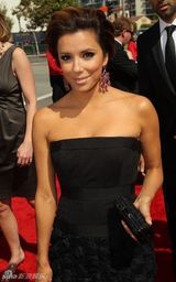 高清组图：伊娃-朗格利亚和老公红毯亲吻秀恩爱