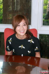 组图：许靖韵首推同名专辑 阿Sa(蔡卓妍)力挺面授机宜