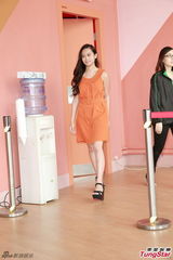 组图：港姐选拔二轮佳丽彩妆亮相变白富美