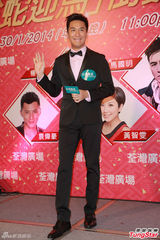 组图：杨怡罗仲谦现身拜年 坦承已见家长