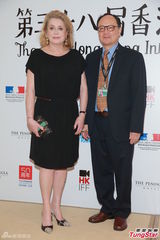 组图：法国影后新作曝光 最爱与女儿重逢一幕